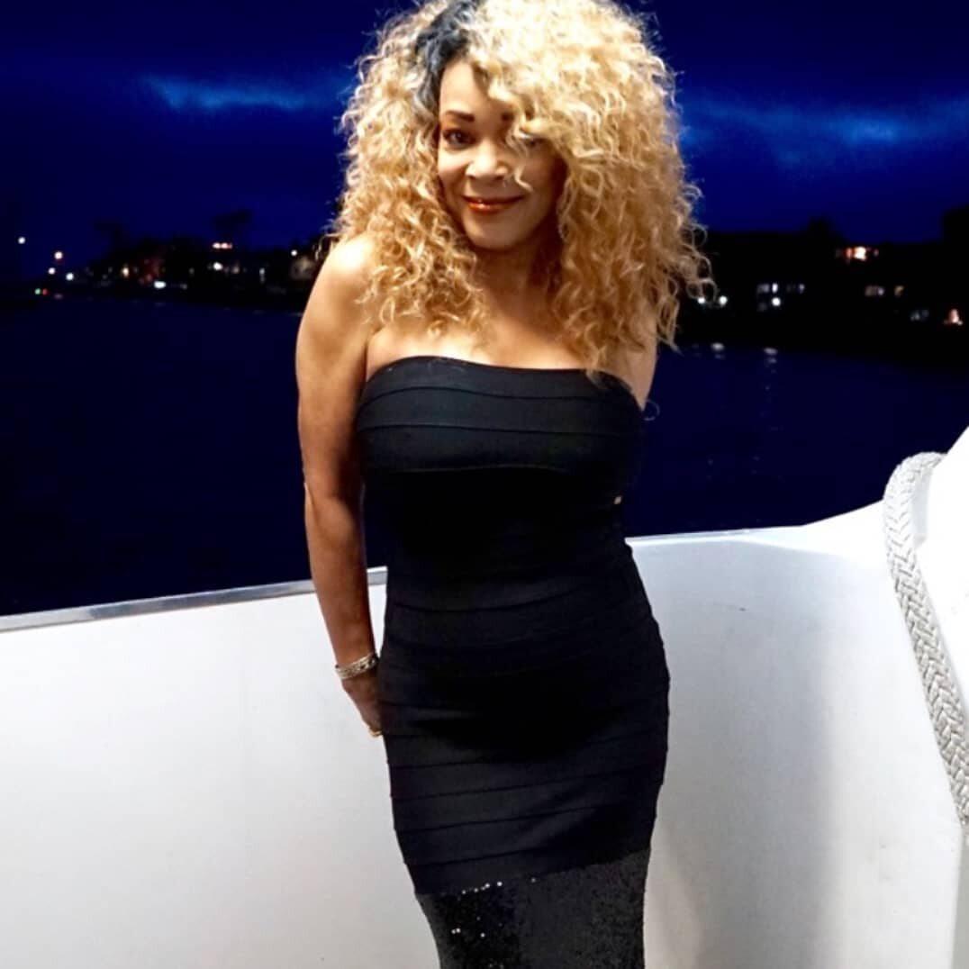 Ola Ray w teledysku do piosenki „Thriller” Michaela Jacksona