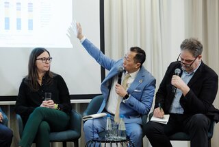 Monika Polakowska (z lewej) oraz Adrian Leung (pośrodku)