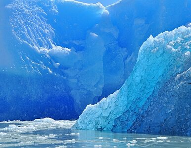 Miniatura: Topnieje pokrywa lodowa w Arktyce
