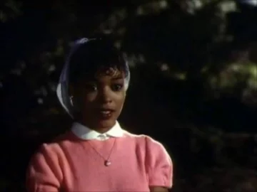 Ola Ray w teledysku do piosenki „Thriller” Michaela Jacksona 