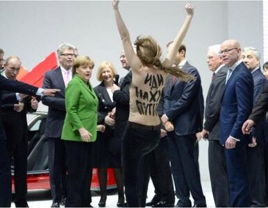 Miniatura: Nagi protest przed Merkel i Putinem
