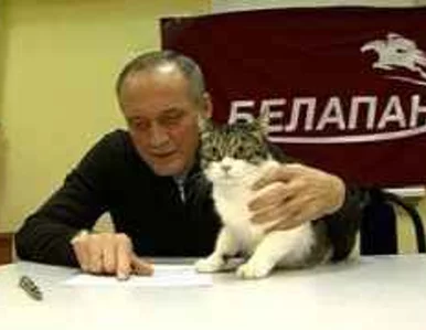 Miniatura: Kandydat na prezydenta Białorusi podpisał...