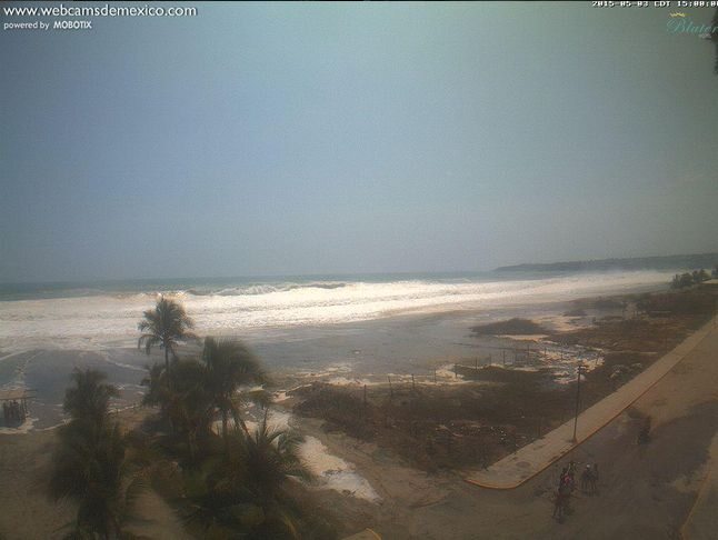 Plaża po uderzeniu martwej fali (fot.Twitter/Webcam_mexico)