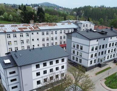 Miniatura: Premier: porodówka działa. Dyrektor: „Nie...