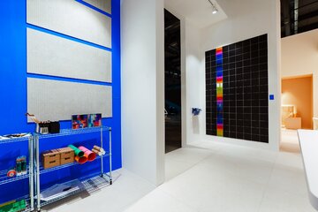 Stoisko Grupa Tubądzin na Salone del Mobile 2026 – immersyjna przestrzeń inspirowana pracownią artysty redefiniuje rolę ceramiki w architekturze 