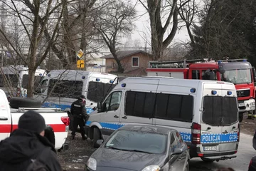 Policja i straż na miejscu znalezienia zwłok 