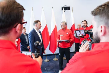 Prezydent Andrzej Duda w Juracie na spotkaniu ze sztabem i pilkarzami reprezentacji Polski 