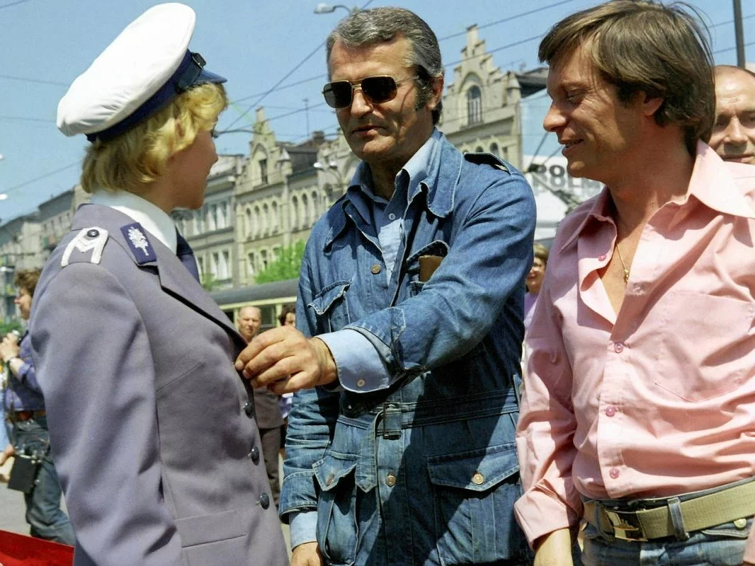 QUIZ. Rozpoznaj serial lub film Barei po jego opisie!