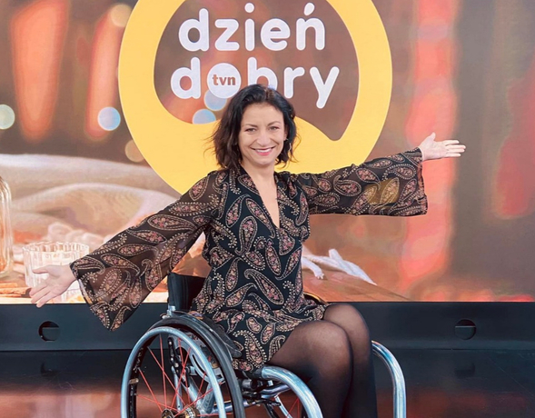 „Ludzie klepią mnie po głowie, stawiają torby na moich kolanach. W...