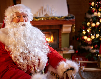 Miniatura: Święty Mikołaj to starszy pan w czerwonym...