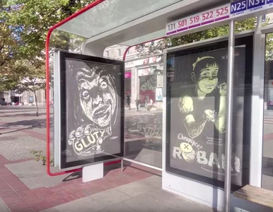 Miniatura: Podmienili nocą warszawskie reklamy....