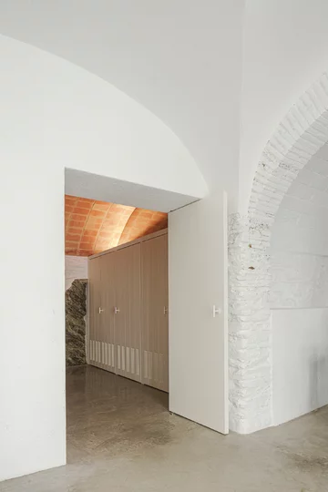 Remont domu rybaka w Hiszpanii, projekt Bea Portabella + Jordi Pagès 