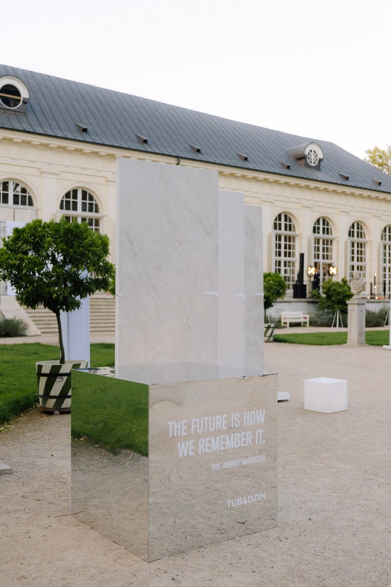 Tubądzin Manifesto w Łazienkach Królewskich – opowieść o pięknie, kreacji i odwadze