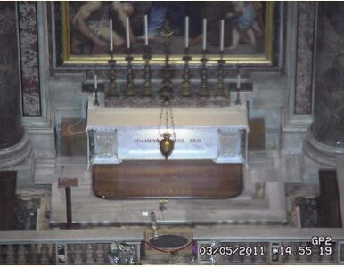 Miniatura: Grób papieża w internecie