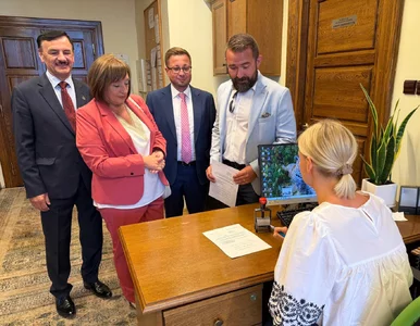 Miniatura: Radni PiS przeszli do Morawieckiego....
