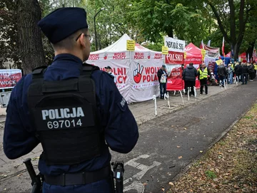 Miasteczko namiotowe przed siedzibą Trybunału Konstytucyjnego 