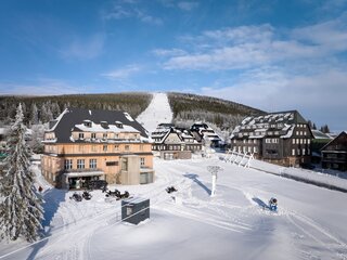Nowe życie historycznego Hořec Centre w Karkonoszach, projekt Aleš Lapka i Petr Kolár z pracowni ADR