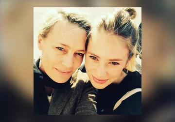 Dylan Penn i  Robin Wright 