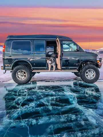 Zdjęcie na zamarzniętym jeziorze Bajkał 