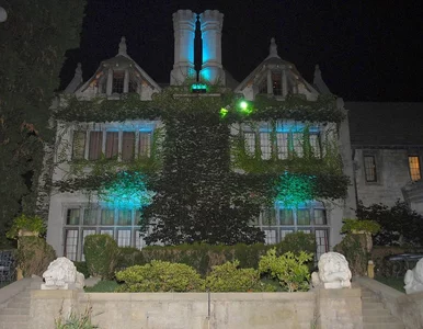 Miniatura: Playboy Mansion na sprzedaż. W pakiecie...