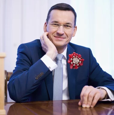 Premier odeszła, broszka została?