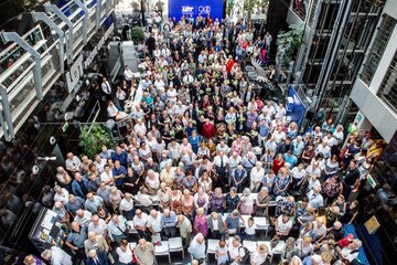 Nagrody dla&nbsp;pracownik&oacute;w LOT-u