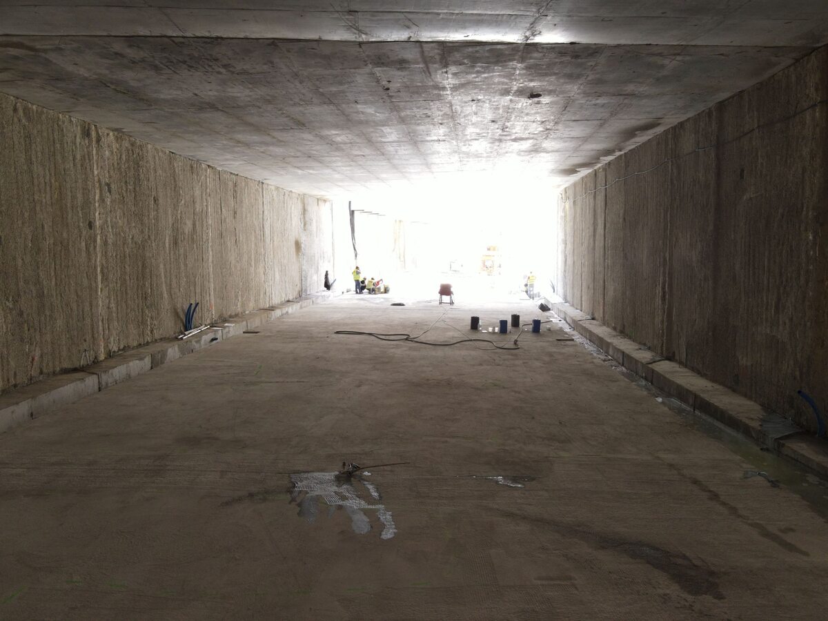 Prace na terenie budowy tunelu pod Świną 