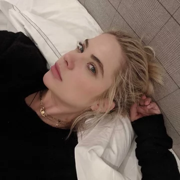 Ashley Benson 