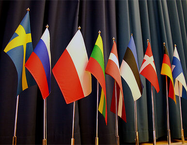 Miniatura: Rotfeld: UE i Rosja potrzebują się wzajemnie