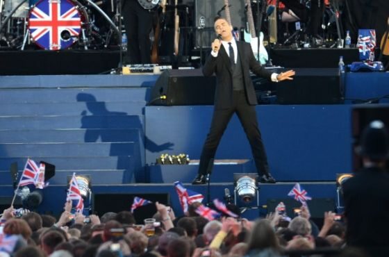 Robbie Williams rozpoczął koncert (TOBIAS HASE/EPA/PAP)
