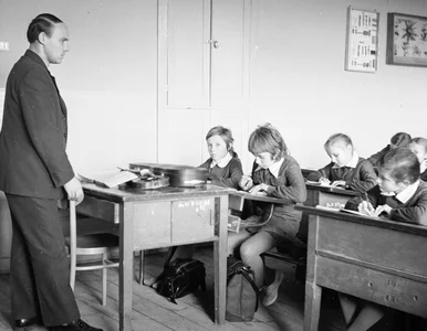 Miniatura: Pamiętasz szkołę w czasach PRL-u? Spróbuj...