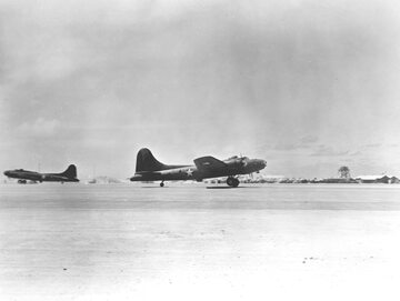 Samoloty B-17Es startują z Midway 31 maja 1942