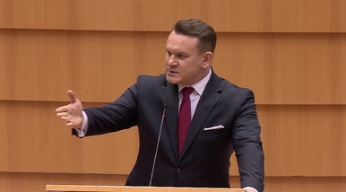 Burzliwa debata w PE. Tarczyński grzmiał z mównicy; Cimoszewicz mówił o...