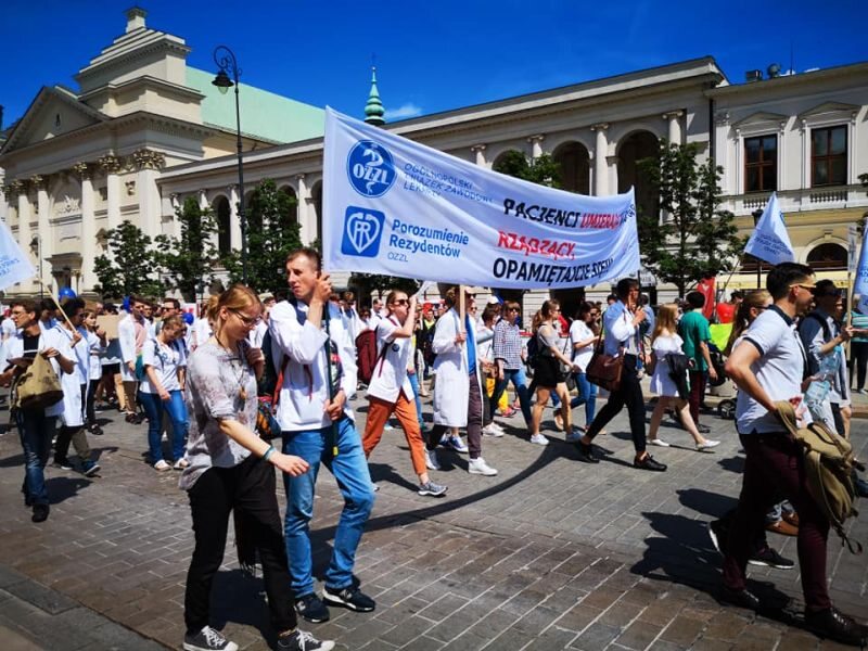 Zdjęcie z protestu lekarzy i zawodów medycznych z 1 czerwca 2019 r. 