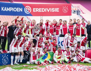 Miniatura: Ajax przetopił mistrzowskie trofeum dla...