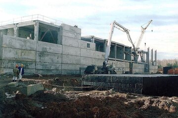 Widok na&nbsp;zesp&oacute;ł przechowywania materiał&oacute;w, budynek kontrolny, księgowość i&nbsp;przechowywanie pojemnik&oacute;w na&nbsp;materiały rozszczepialne