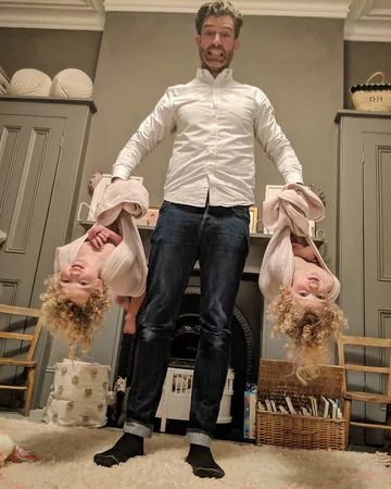 Simon Hooper z rodziną 