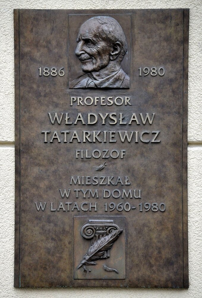 Tablica upamiętniająca dom, w którym mieszkał prof. Władysław Tatarkiewicz przy ul. Chocimskiej w Warszawie