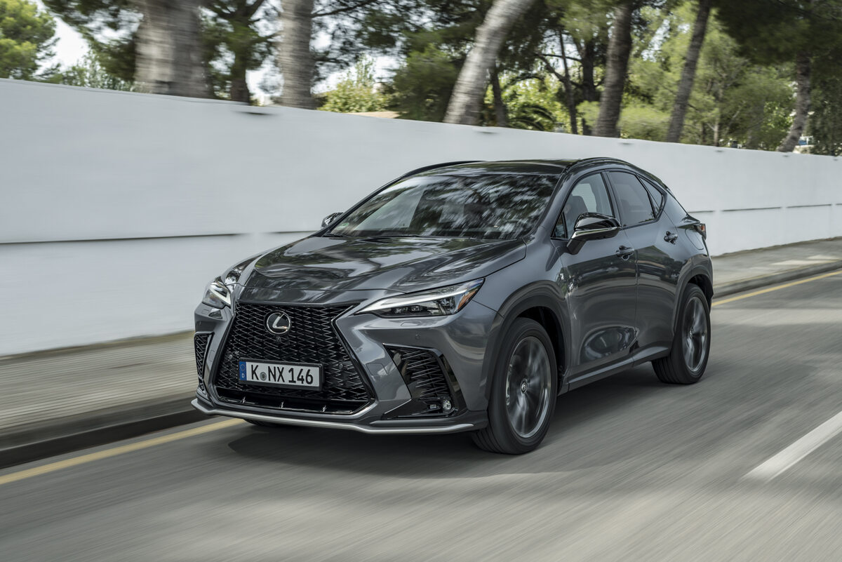 Nowy Lexus NX 450h+ 