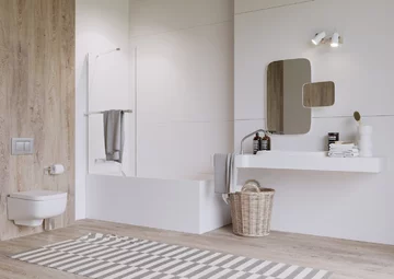 Łazienka z parawanem nawannowym 