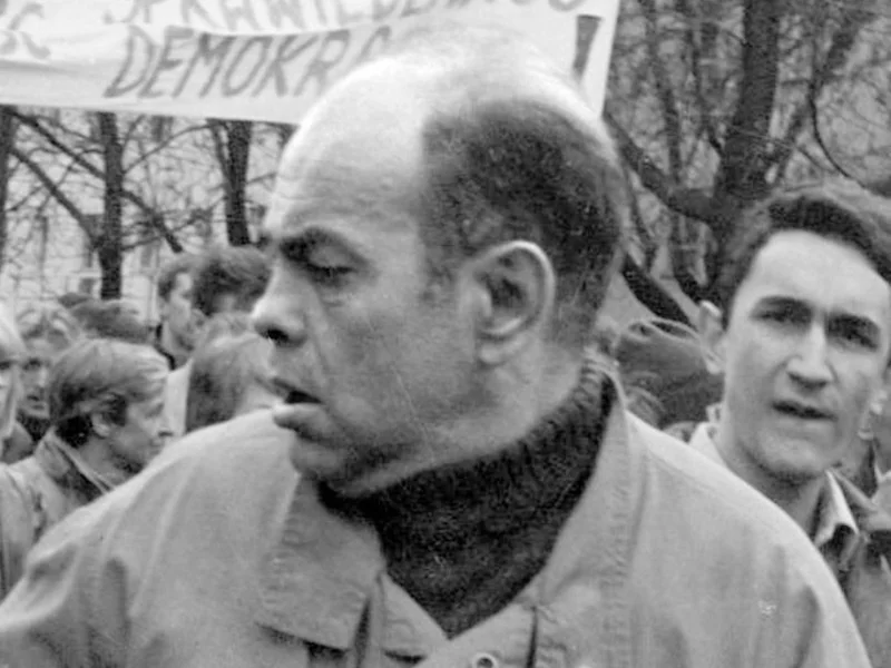 Mężczyzna na zdjęciu to: