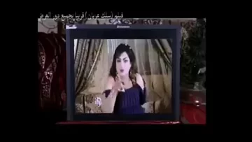 Kadr z teledysku „Boss Oumek” Leili Amer 