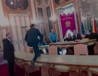 Miniatura: „Dziki Zachód” na posiedzeniu rady...