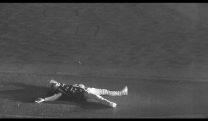 Miniatura: Całował przednią szybę i klęczał na masce....