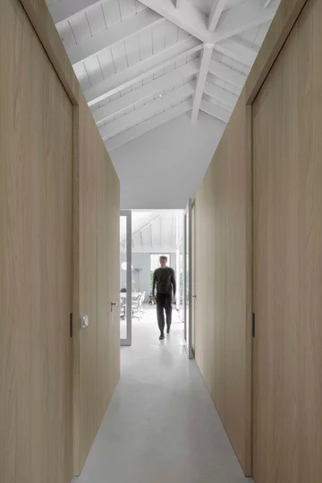Dom dla seniorów. Mieszkają na jednej działce z dziećmi i wnukami. Projekt i29 architects 