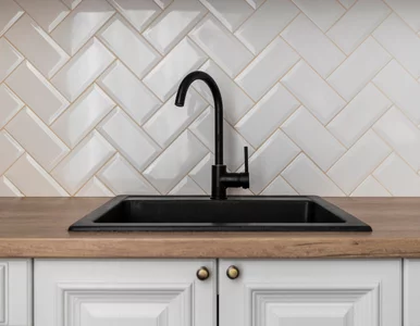 Miniatura: Ten niepozorny kamień robi z fugami...