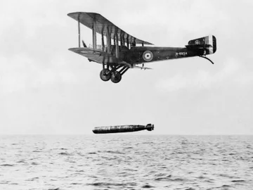 Sopwith T.1 Cuckoo, Wielka Brytania (By Photographer not identified. "Official photograph". [Public domain or Public domain], via Wikimedia Commons)