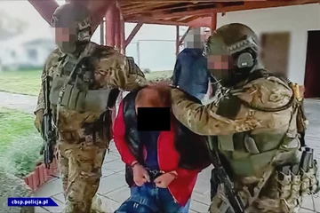 Fotografia z zatrzymania gangu okradającego pociągi 