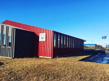 Snotra House, w którym przechowywany jest burger 