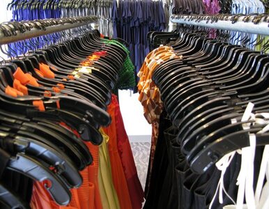 Miniatura: W Sosnowcu sprzedają ubrania szyte...